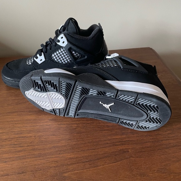 🆕 JORDAN 4 Retro White Thunder - Picture 5 of 9